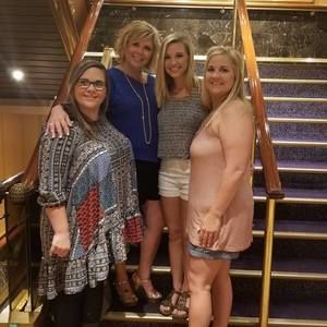 Meet your Posher, Christin